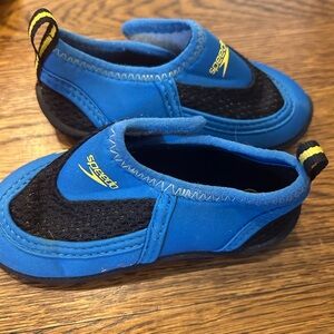 Toddler size 4-5 speedo water shoes